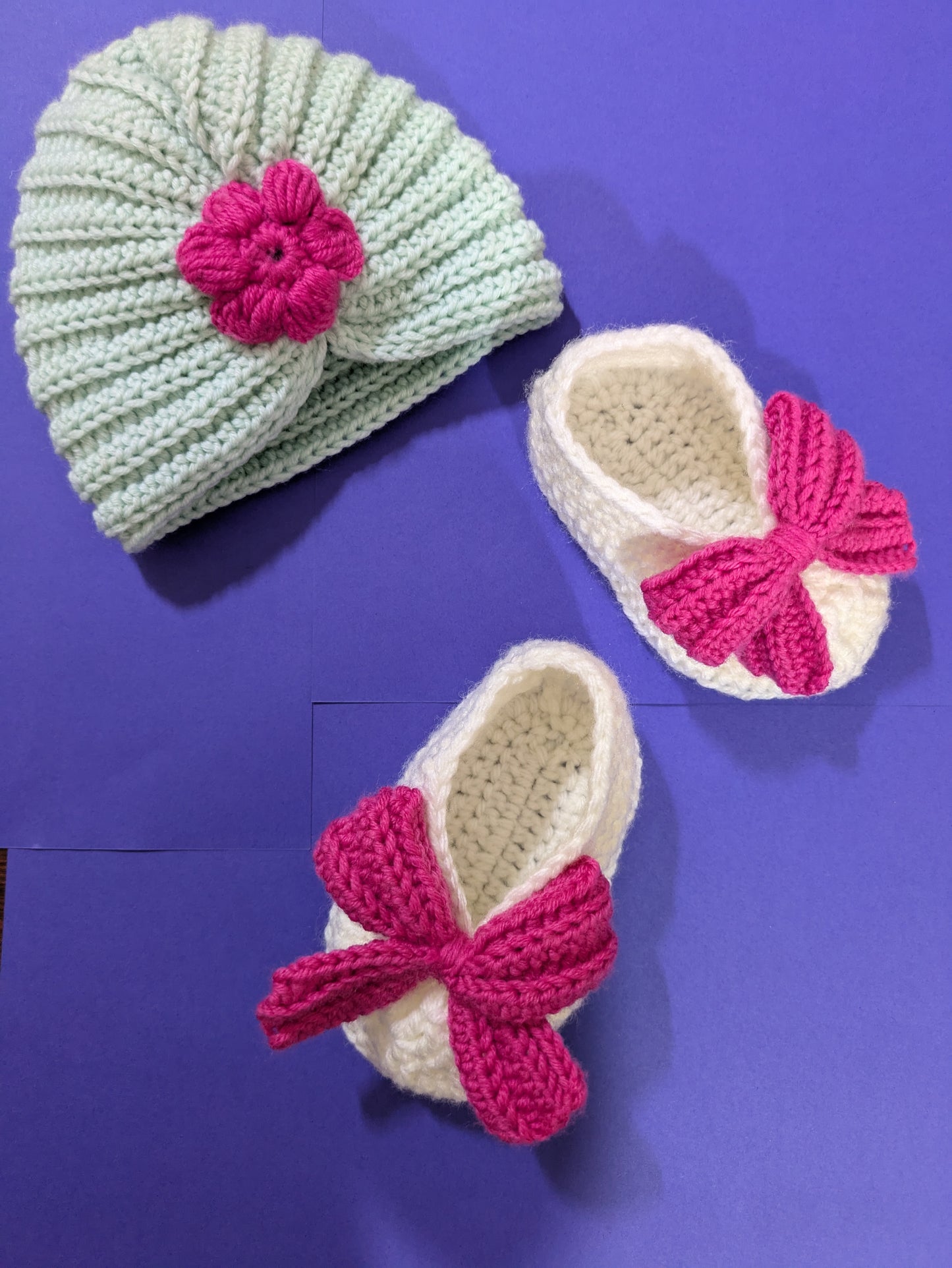 Handmade Baby Gift Set – Cozy Blanket, Beanie Hat & Booties